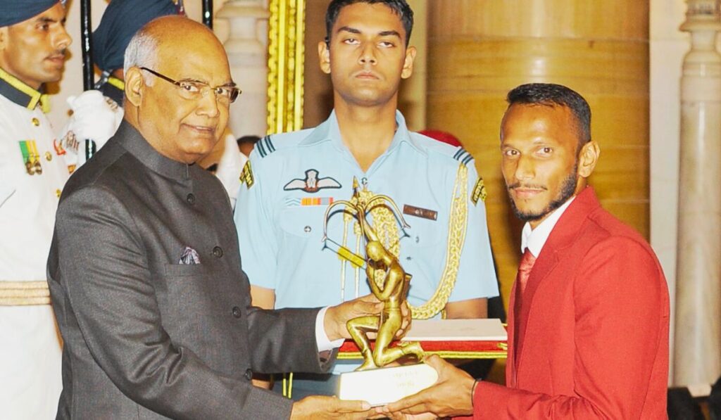 sv sunil hockey player